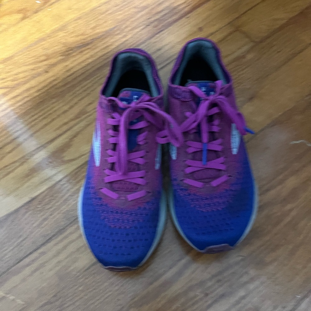 Ladies Brooks Leviate DNA AMP  Tennis Shoes Size 7
